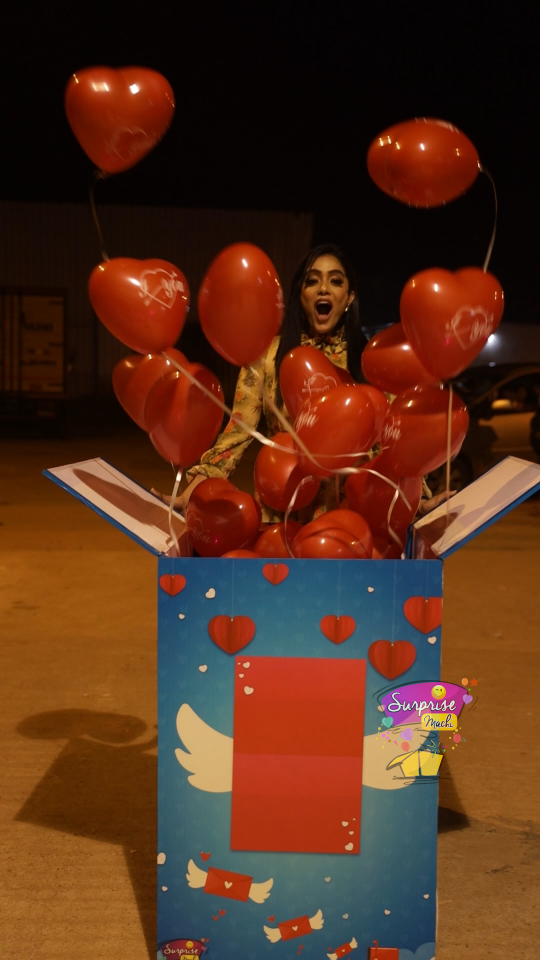 THE FLUTTERING HEARTS - Box of balloons