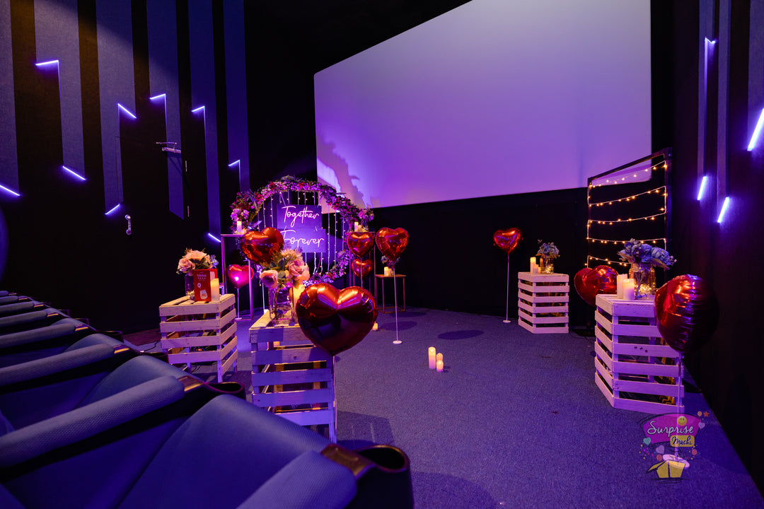 THE PRIVATE THEATRE : a tailored premiere