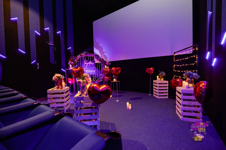 THE PRIVATE THEATRE : a tailored premiere